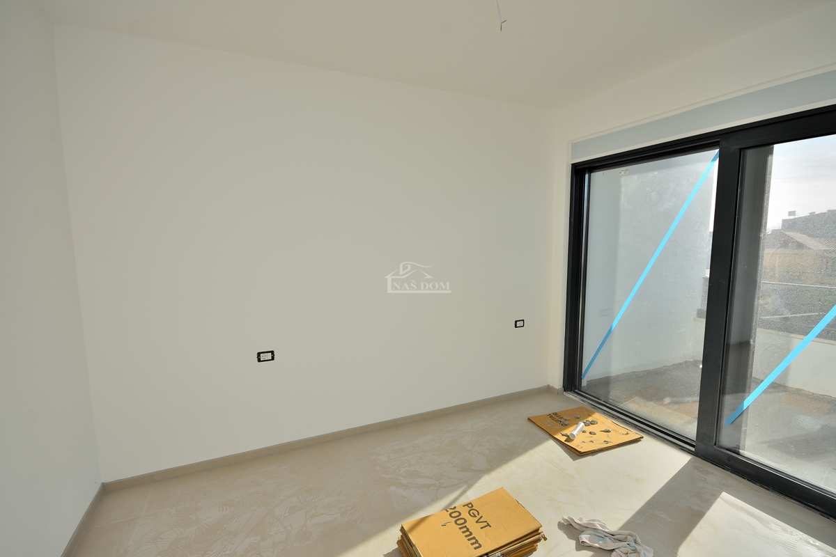 Vodice-*NOVOGRADNJA* S2 dvojna kuća 550m od plaže