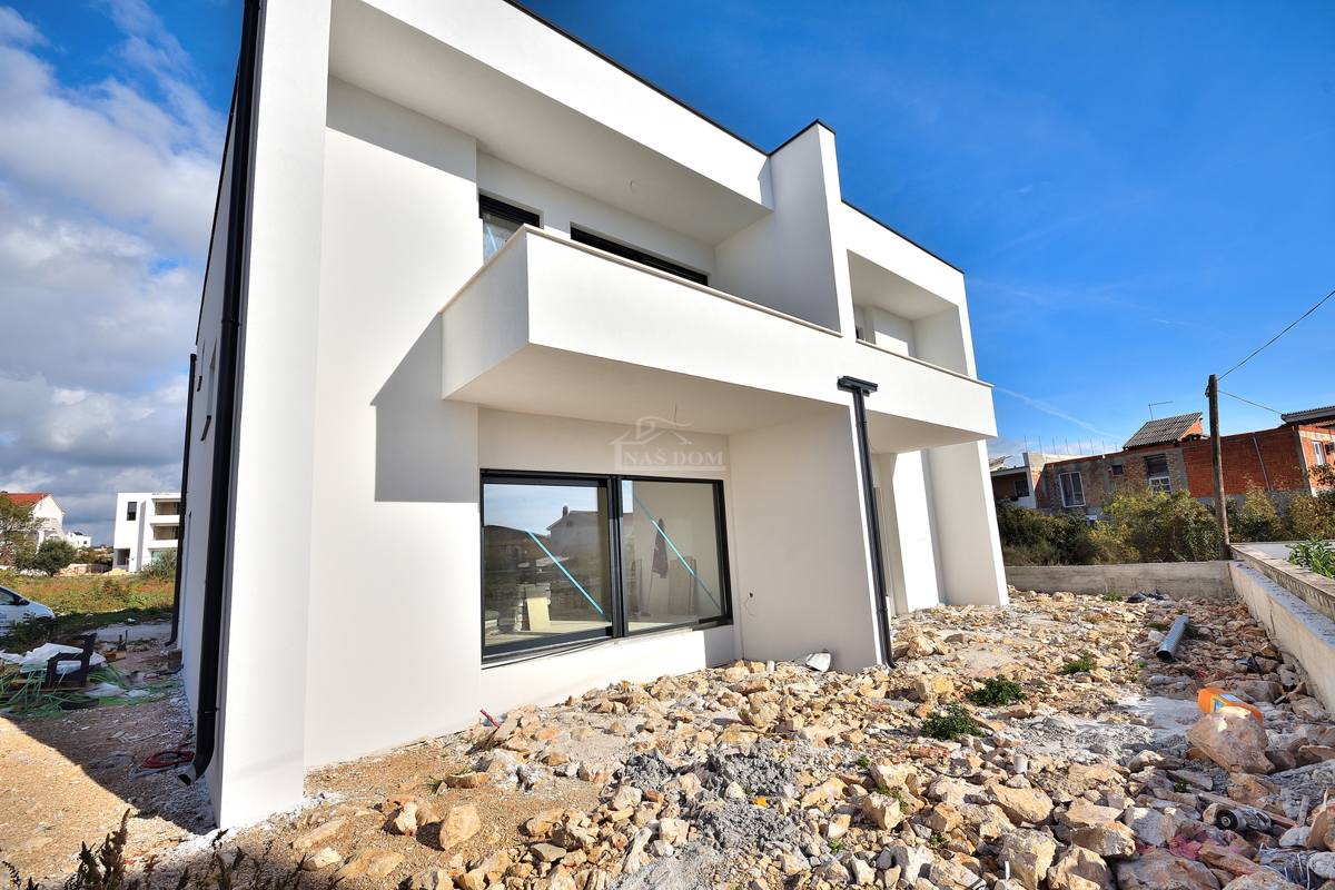 Vodice-*NOVOGRADNJA* S2 dvojna kuća 550m od plaže