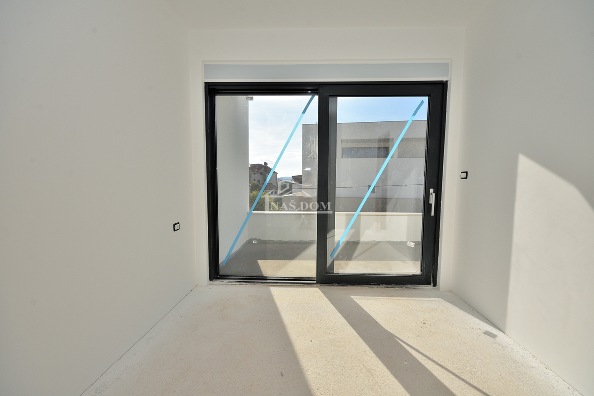 Vodice-*NOVOGRADNJA* S2 dvojna kuća 550m od plaže