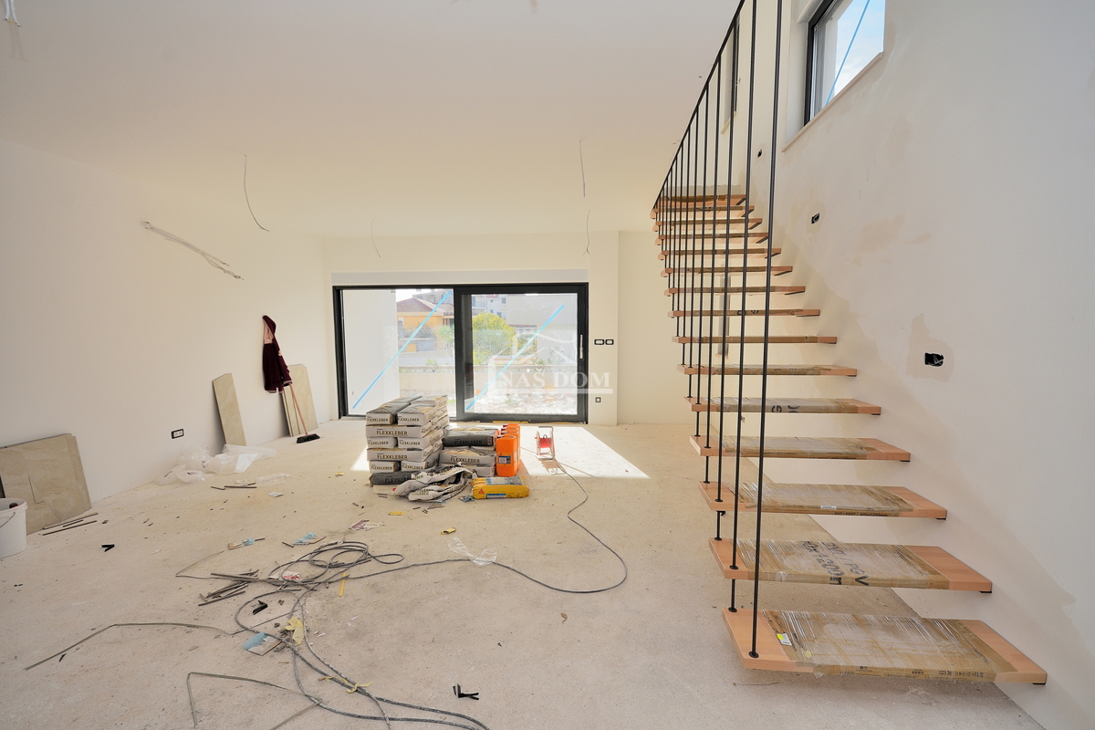 Vodice-*NOVOGRADNJA* S2 dvojna kuća 550m od plaže