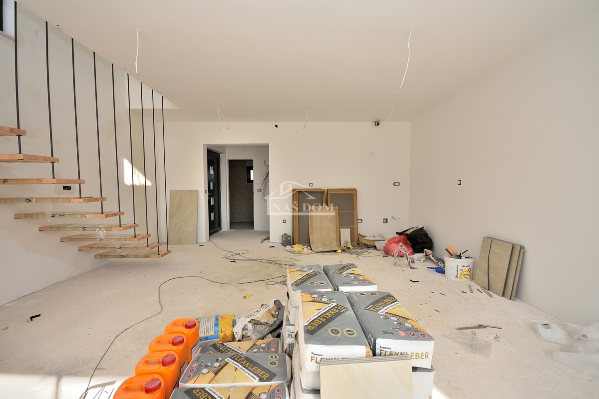 Vodice-*NOVOGRADNJA* S2 dvojna kuća 550m od plaže