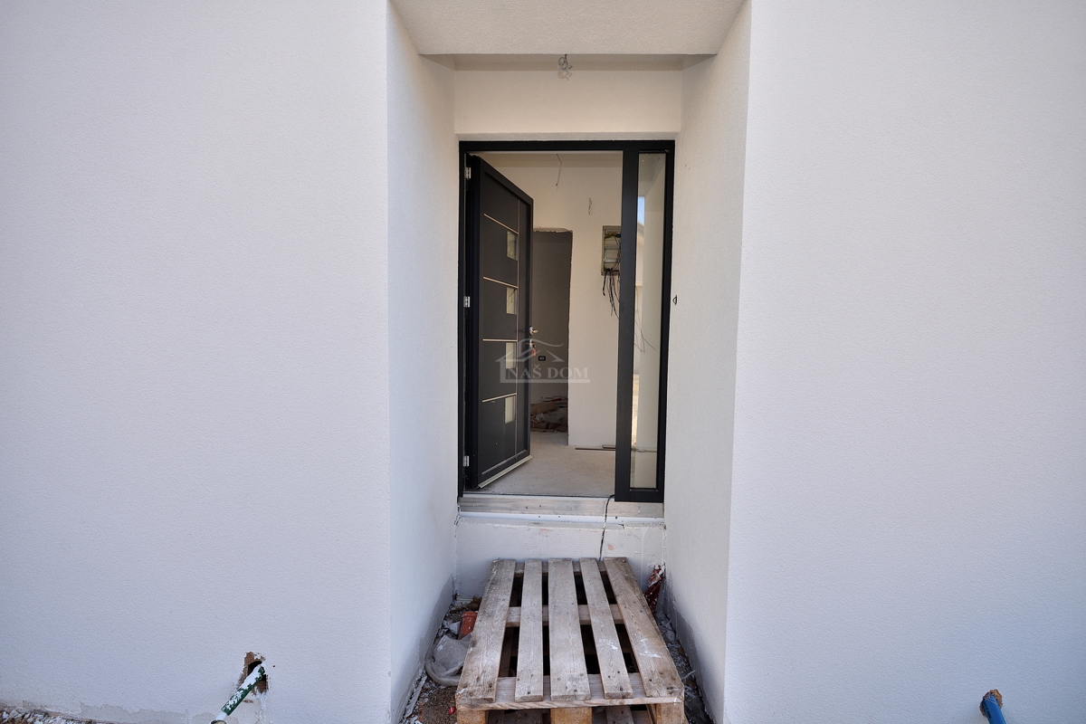 Vodice-*NOVOGRADNJA* S2 dvojna kuća 550m od plaže