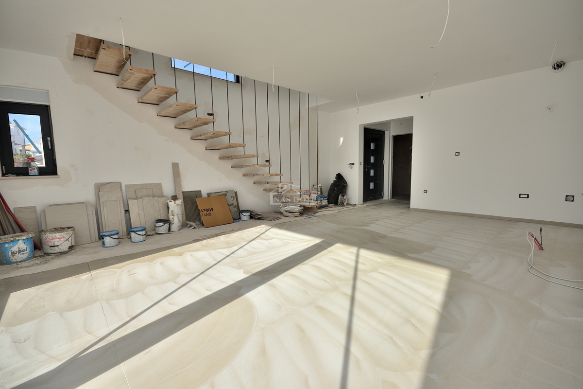 Vodice-*NOVOGRADNJA* S2 dvojna kuća 550m od plaže