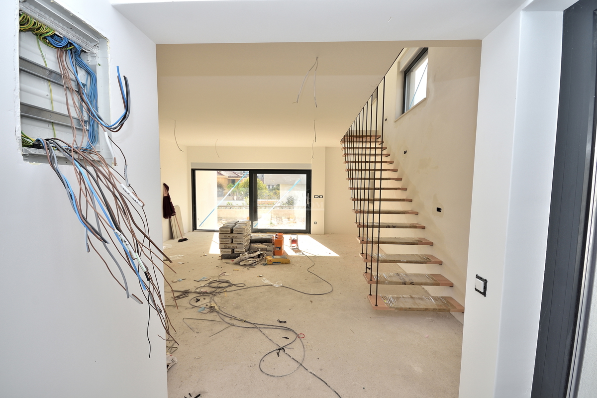 Vodice-*NOVOGRADNJA* S2 dvojna kuća 550m od plaže