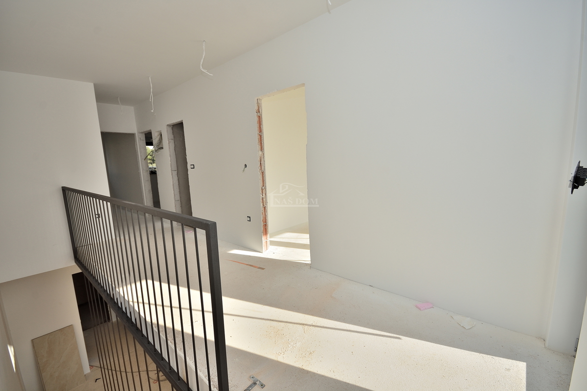 Vodice-*NOVOGRADNJA* S2 dvojna kuća 550m od plaže