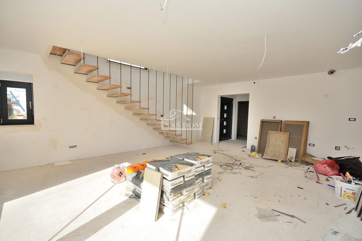 Vodice-*NOVOGRADNJA* S2 dvojna kuća 550m od plaže