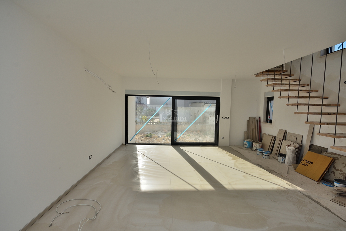 Vodice-*NOVOGRADNJA* S2 dvojna kuća 550m od plaže