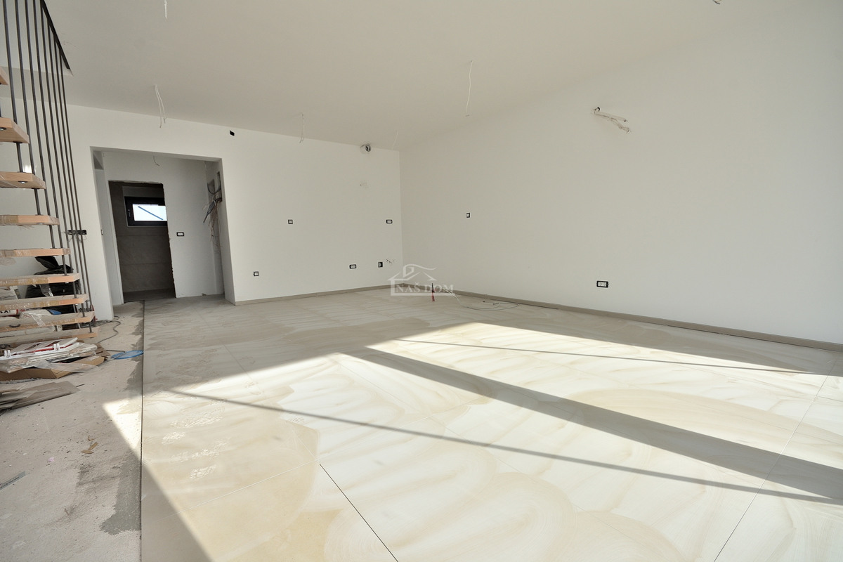 Vodice-*NOVOGRADNJA* S2 dvojna kuća 550m od plaže