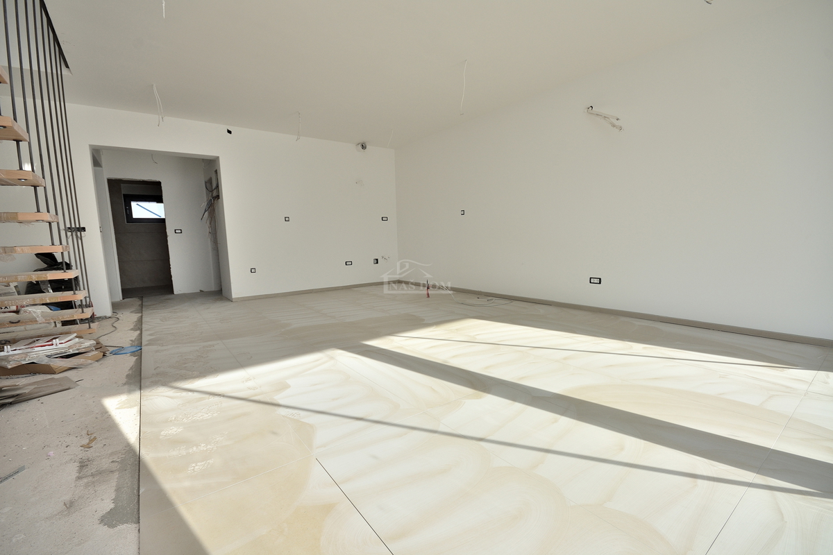 Vodice-*NOVOGRADNJA* S2 dvojna kuća 550m od plaže