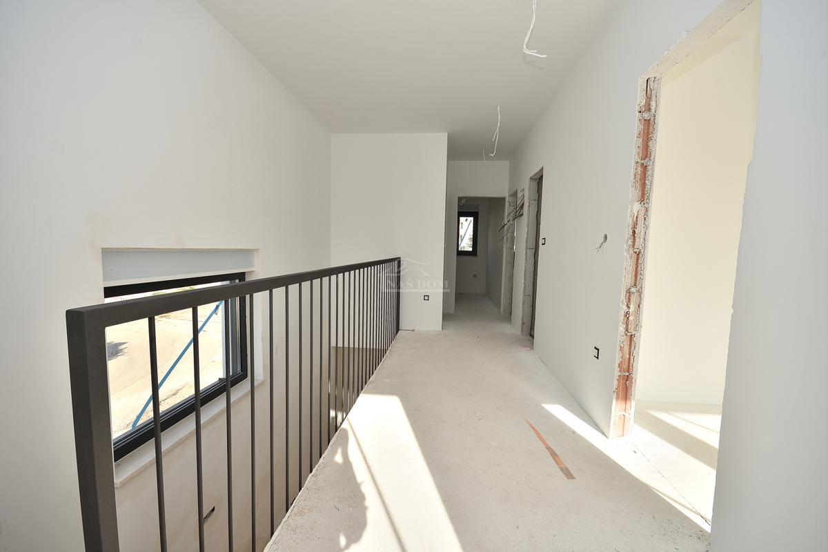 Vodice-*NOVOGRADNJA* S2 dvojna kuća 550m od plaže