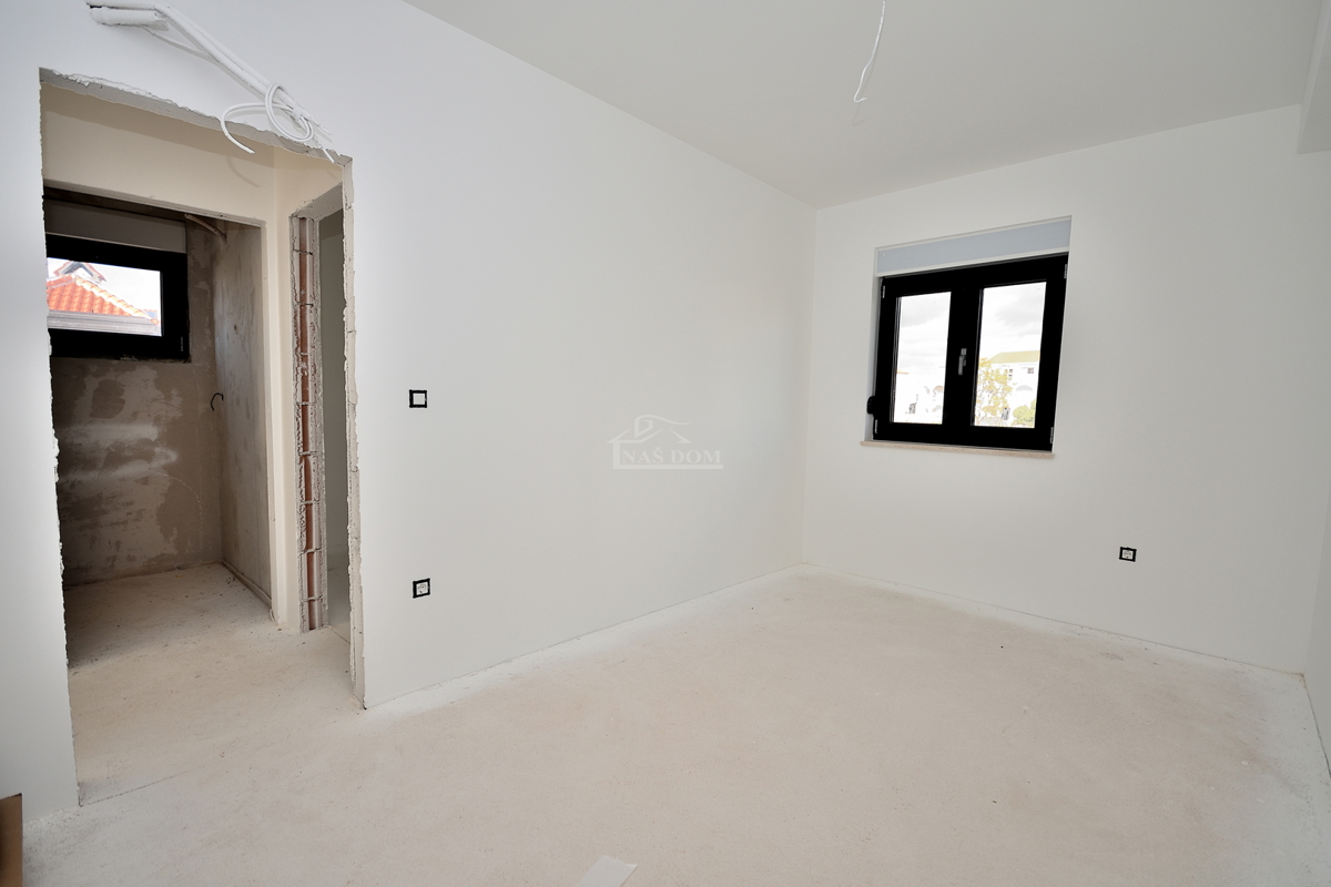 Vodice-*NOVOGRADNJA* S2 dvojna kuća 550m od plaže