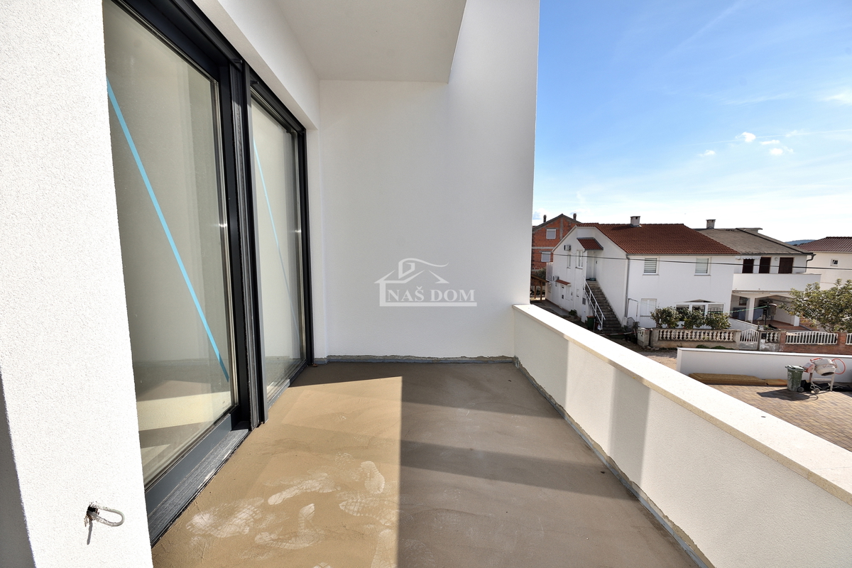 Vodice-*NOVOGRADNJA* S2 dvojna kuća 550m od plaže