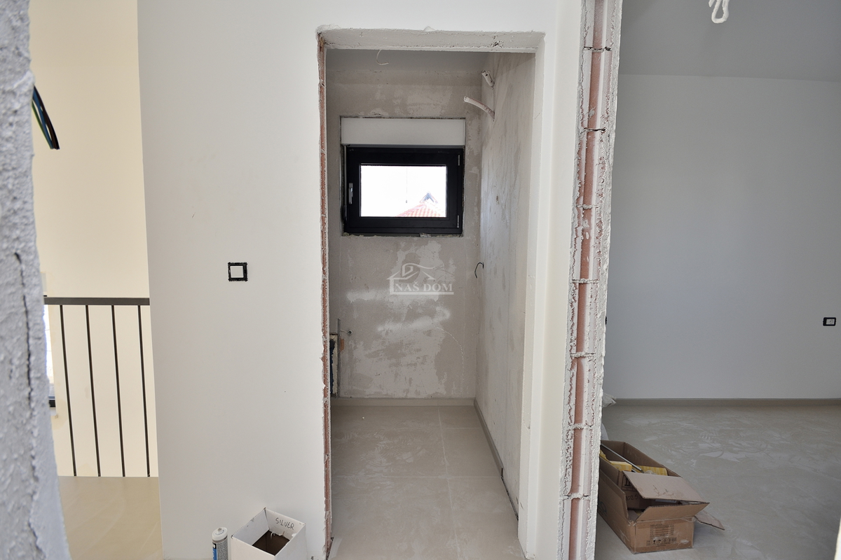 Vodice-*NOVOGRADNJA* S2 dvojna kuća 550m od plaže