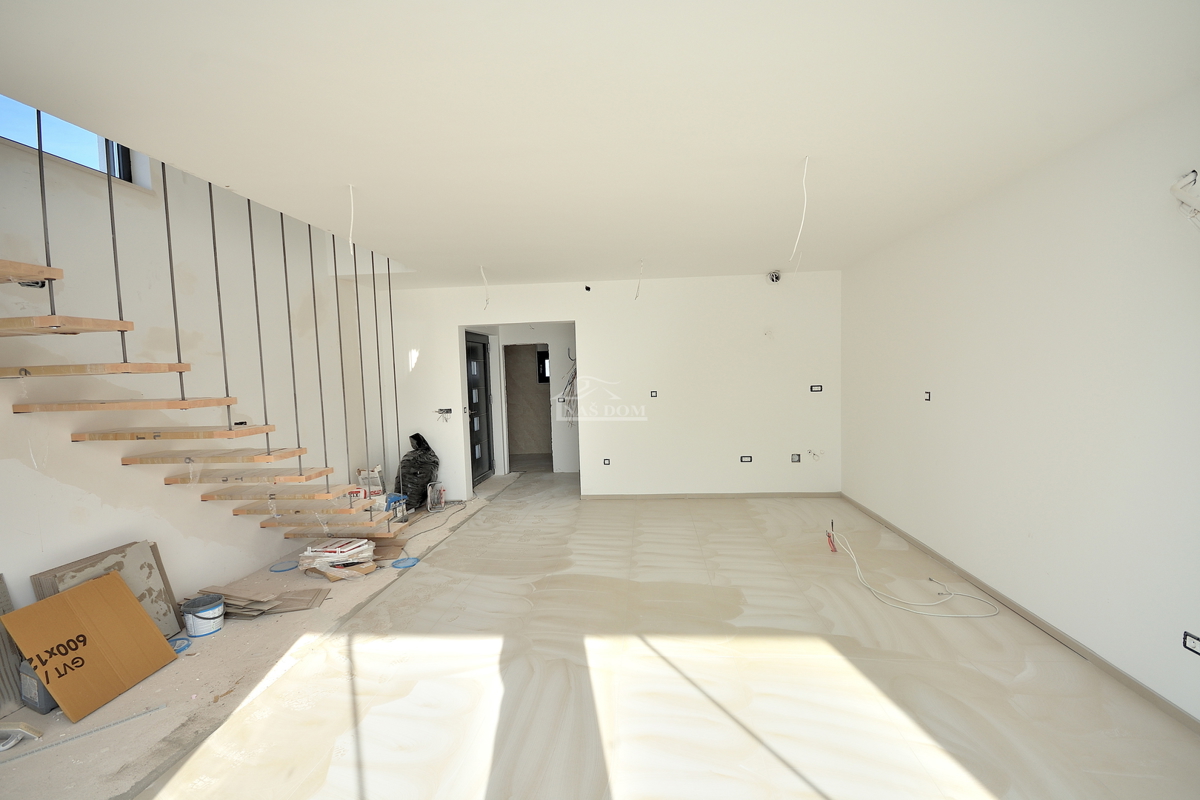 Vodice-*NOVOGRADNJA* S2 dvojna kuća 550m od plaže