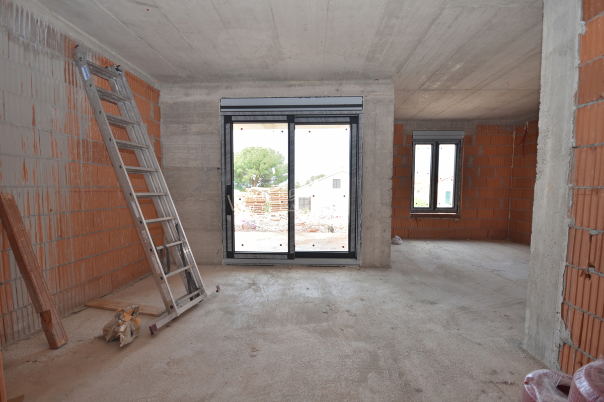 Brodarica - Stan S1 v pritličju, z vrtom in pogledom na morje