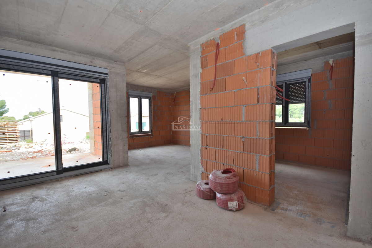 Brodarica - Stan S1 v pritličju, z vrtom in pogledom na morje