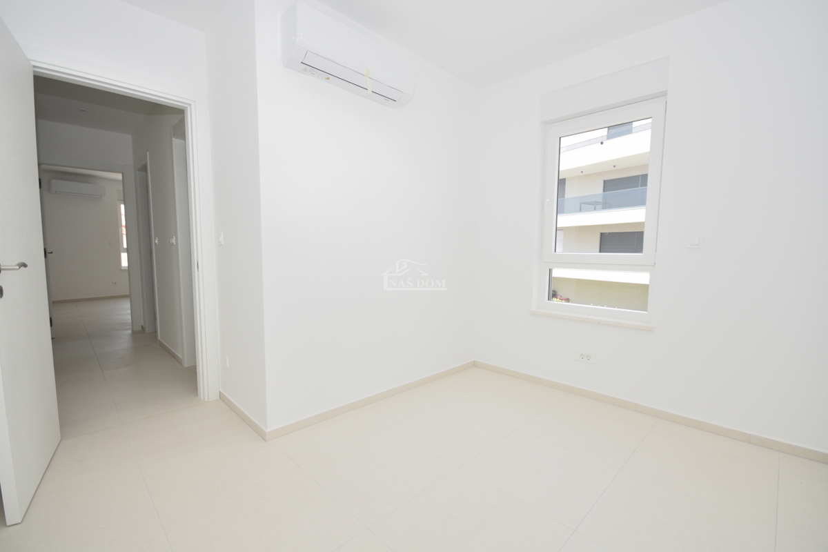 Vodice - Stanovanje S3 v prvem nadstropju, le 350 m od plaže