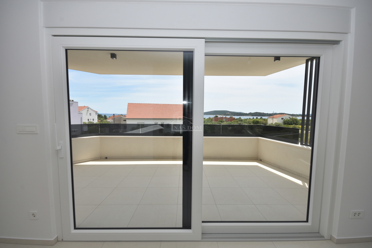 Vodice - Stanovanje S3 v prvem nadstropju, le 350 m od plaže