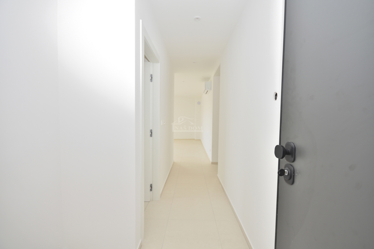 Vodice - Stanovanje S3 v prvem nadstropju, le 350 m od plaže