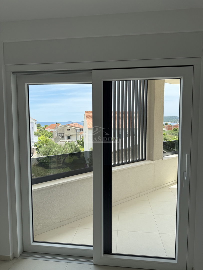 Vodice - Stanovanje S3 v prvem nadstropju, le 350 m od plaže