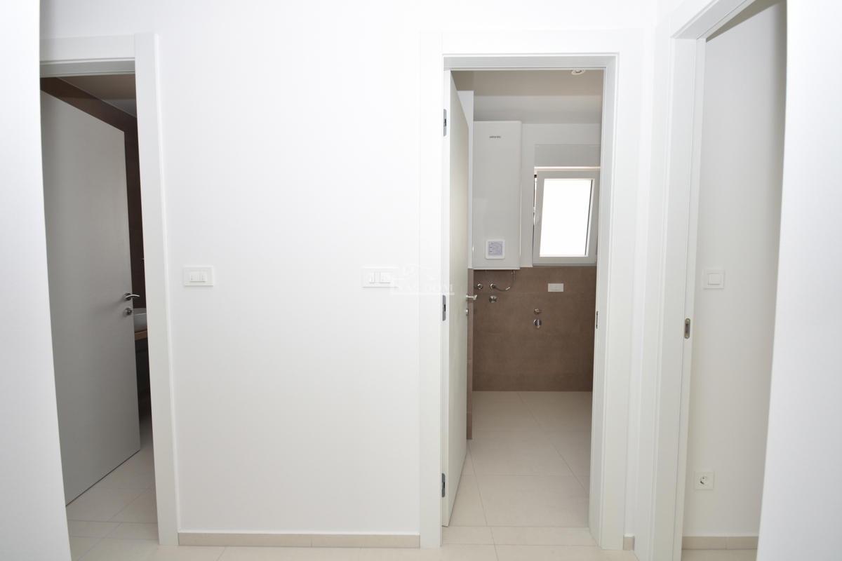 Vodice - Stanovanje S3 v prvem nadstropju, le 350 m od plaže