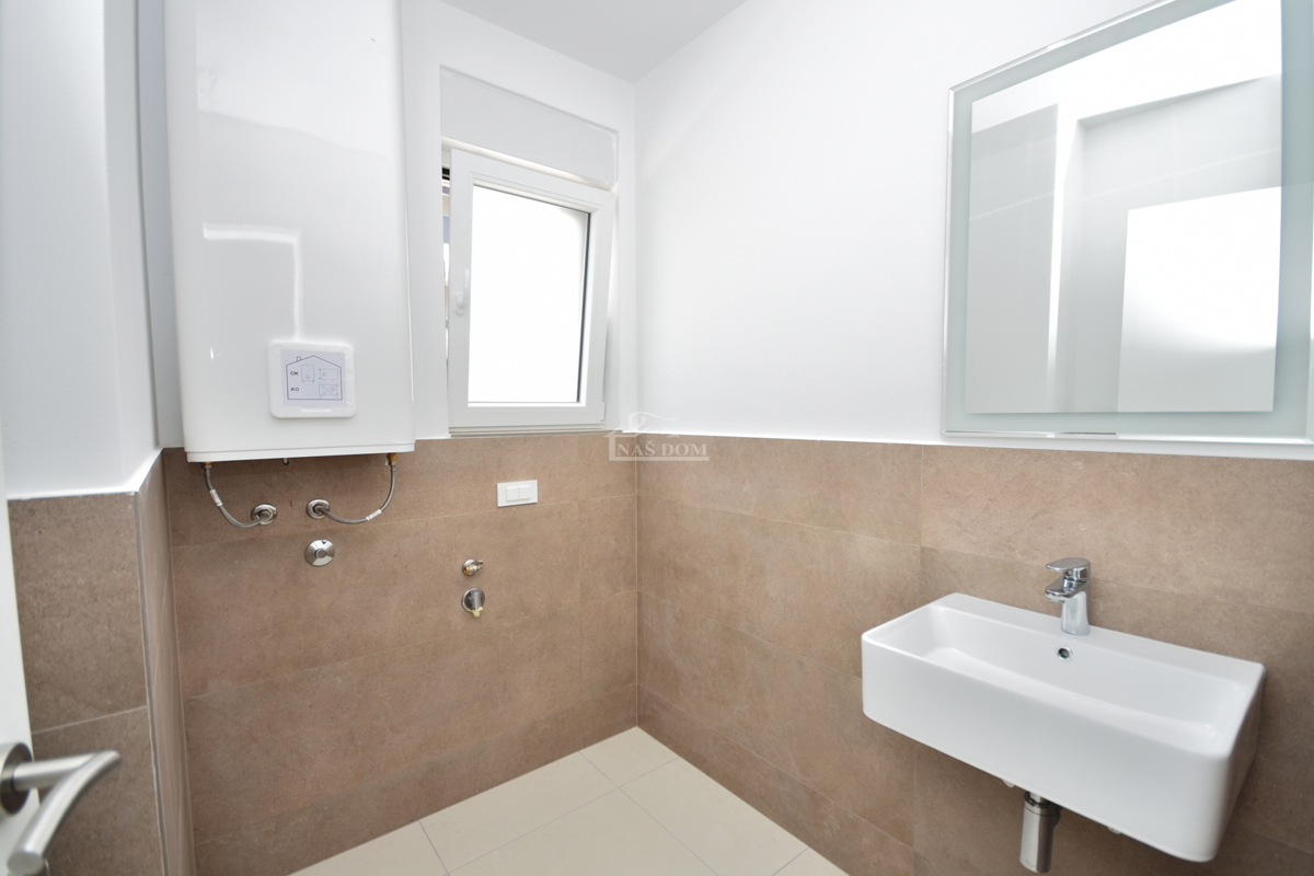 Vodice - Stanovanje S3 v prvem nadstropju, le 350 m od plaže