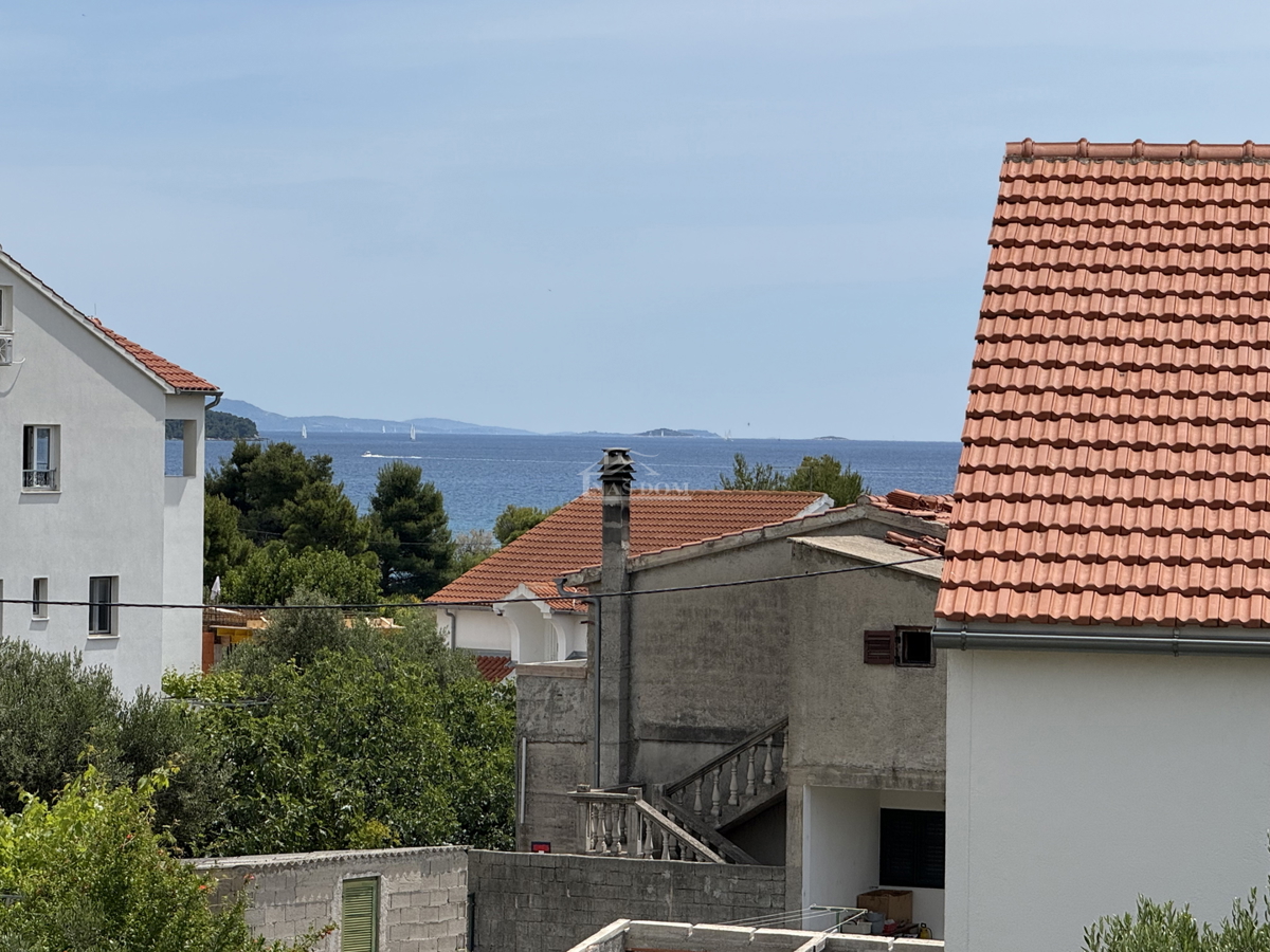 Vodice - Stanovanje S3 v prvem nadstropju, le 350 m od plaže