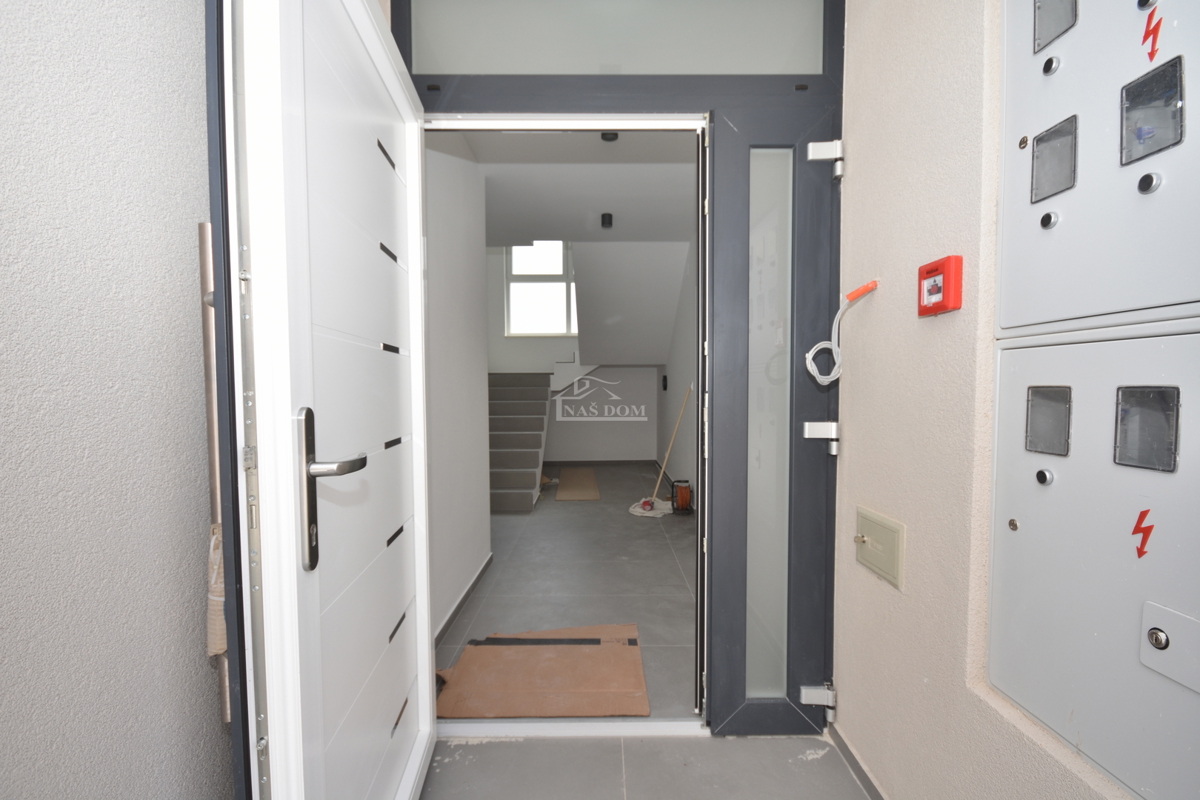 Vodice - Stanovanje S3 v prvem nadstropju, le 350 m od plaže