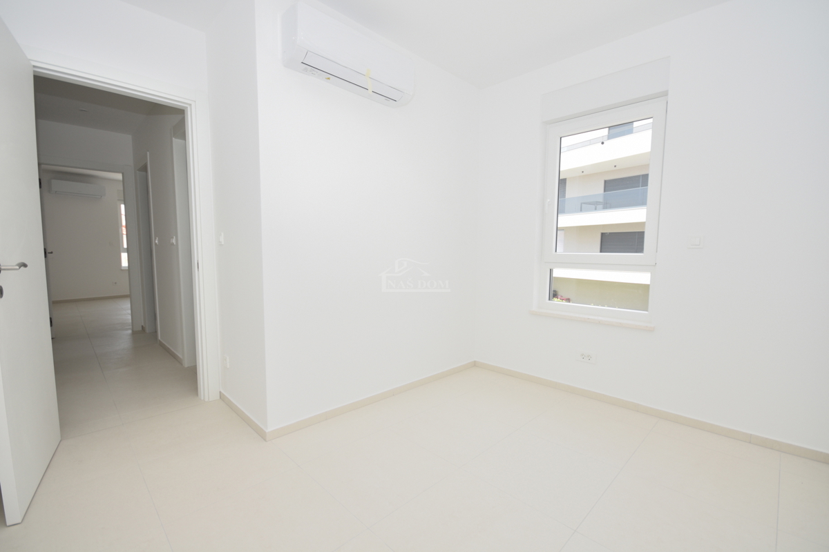 Vodice - Stanovanje S3 v prvem nadstropju, le 350 m od plaže