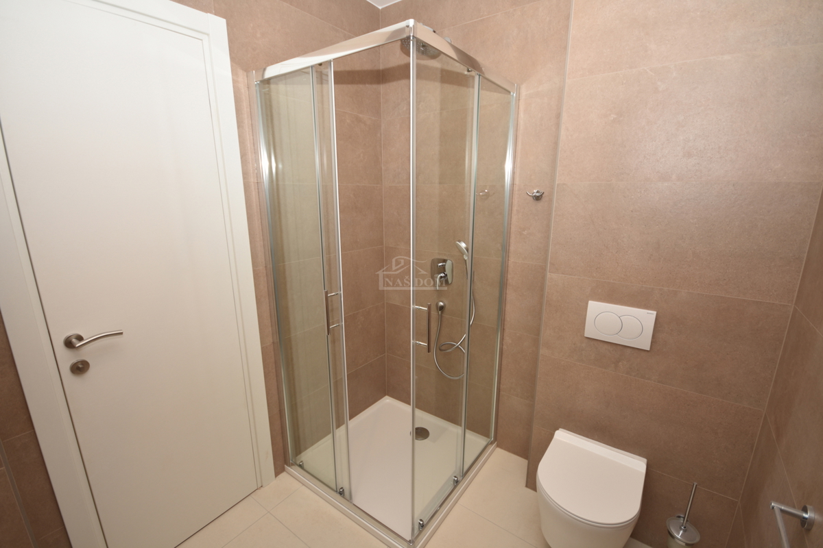 Vodice - Stanovanje S3 v prvem nadstropju, le 350 m od plaže