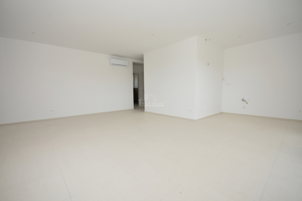 Vodice - Stanovanje S3 v prvem nadstropju, le 350 m od plaže