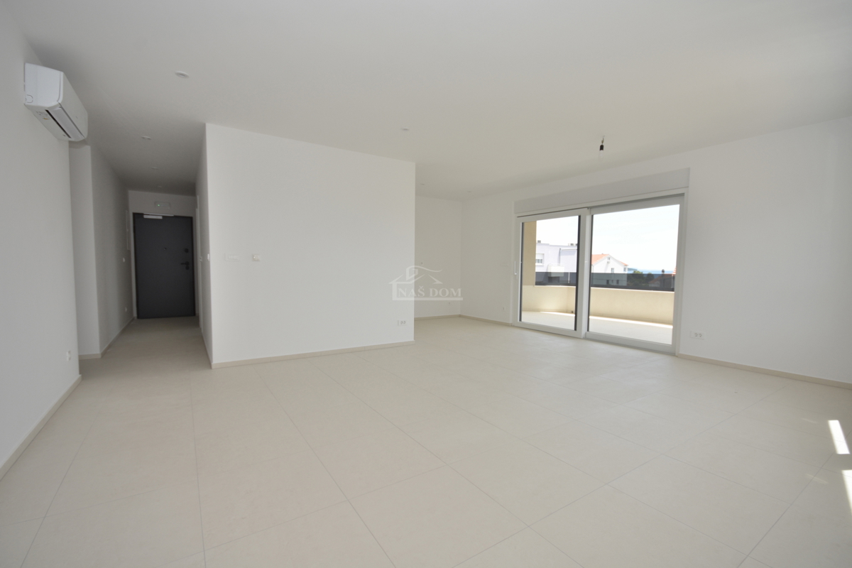 Vodice - Stanovanje S3 v prvem nadstropju, le 350 m od plaže