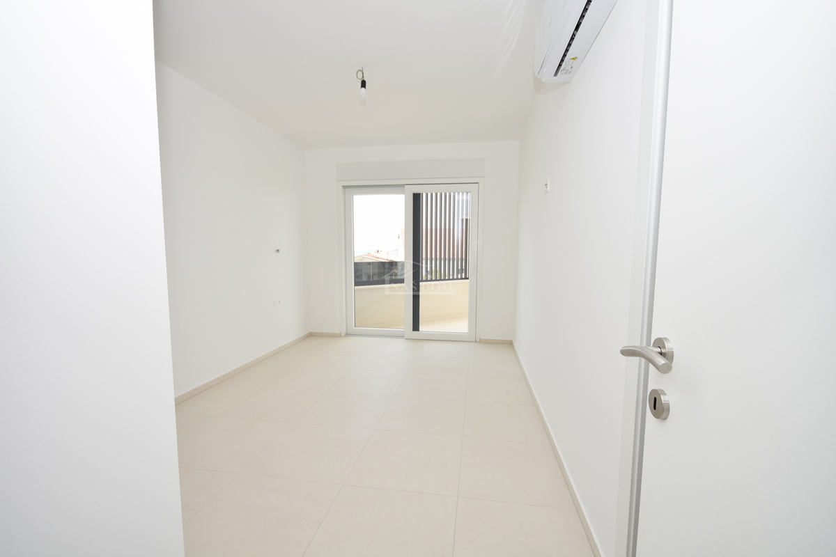 Vodice - Stanovanje S3 v prvem nadstropju, le 350 m od plaže