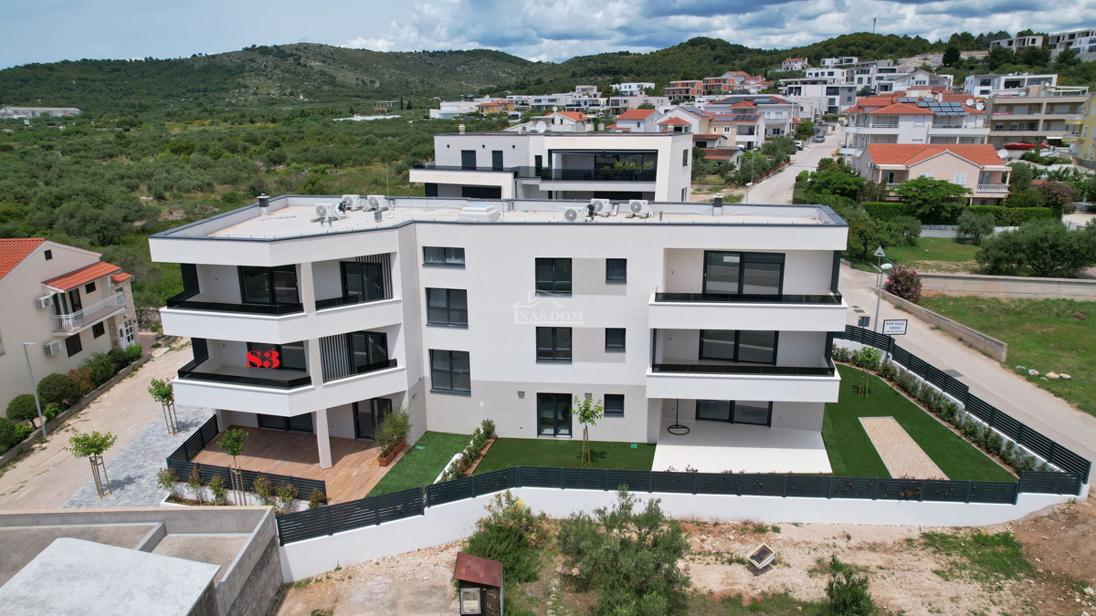 Vodice - Stanovanje S3 v prvem nadstropju, le 350 m od plaže