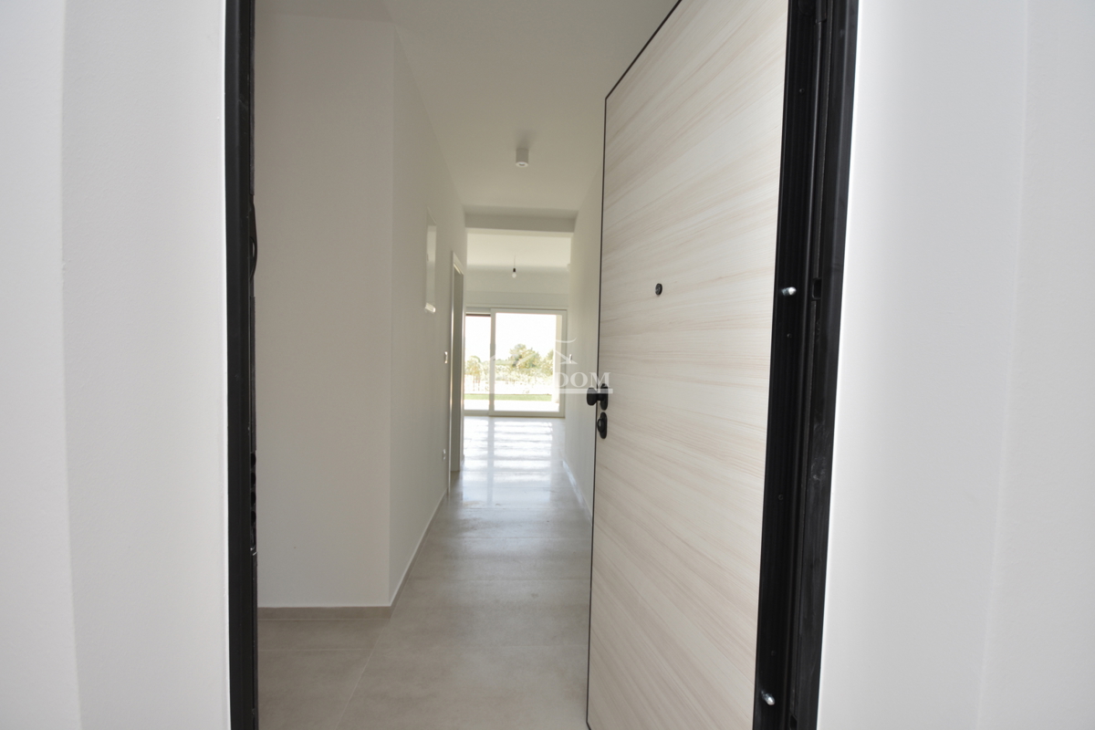 Vodice - Stanovanje S2 z vrtom, 300 m od plaže