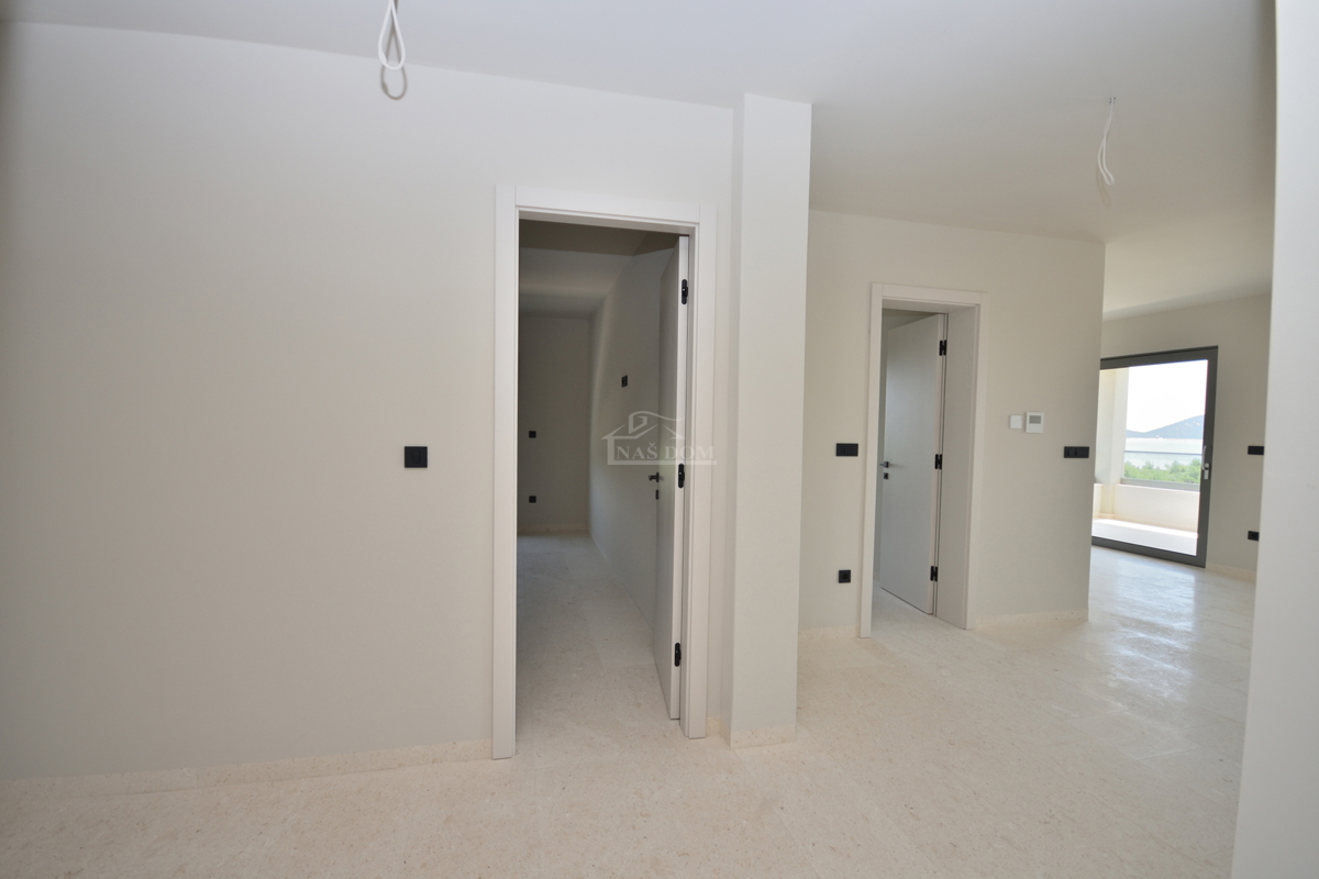 Tribunj - Stanovanje S6 z odprtim pogledom na morje, 400 m od plaže