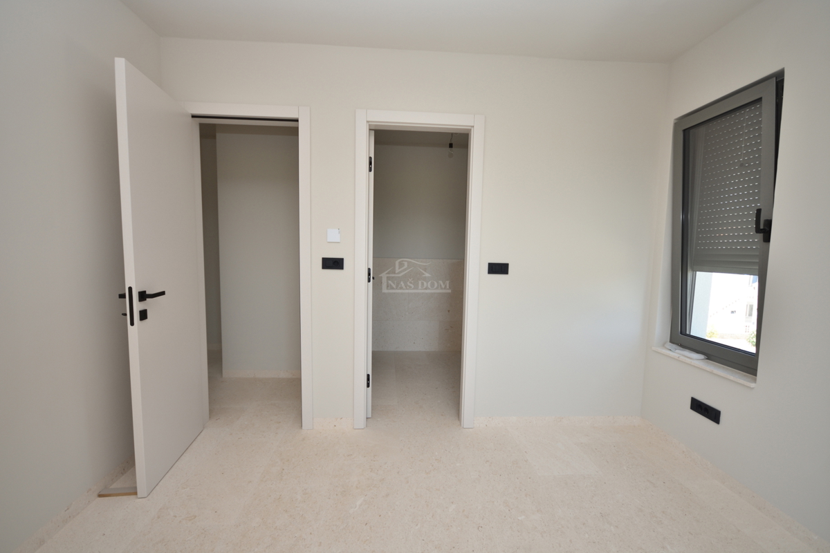 Tribunj - Stanovanje S6 z odprtim pogledom na morje, 400 m od plaže