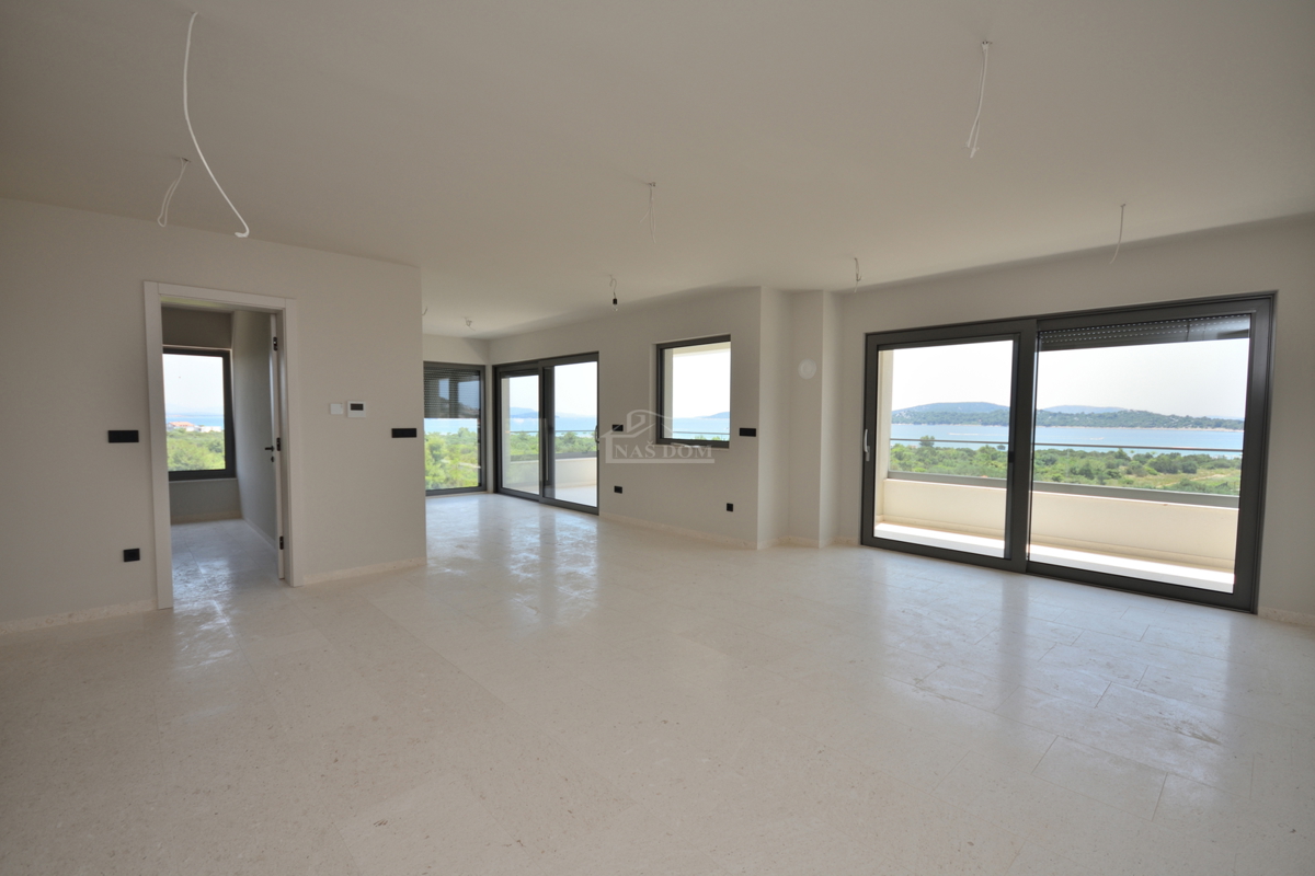 Tribunj - Stanovanje S6 z odprtim pogledom na morje, 400 m od plaže