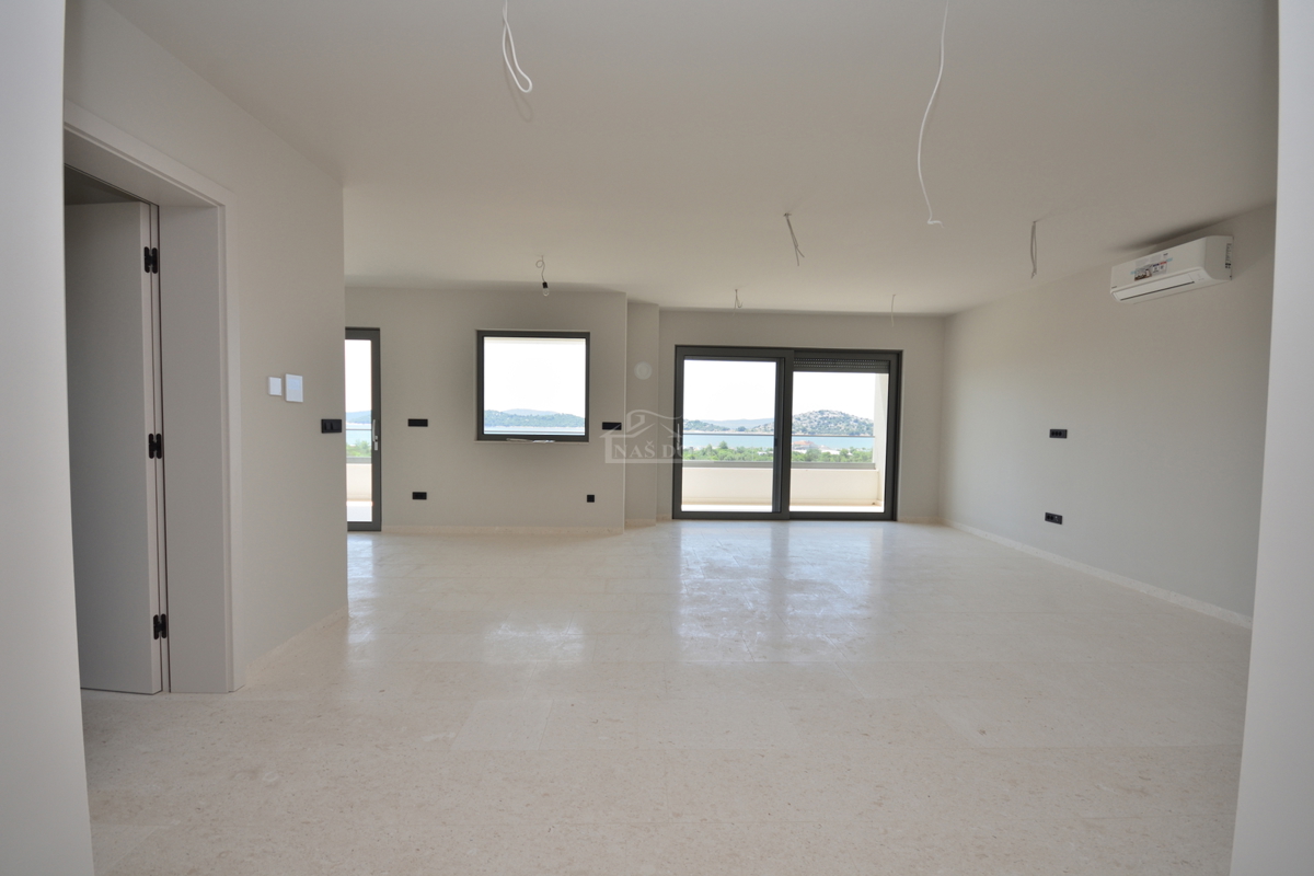 Tribunj - Stanovanje S6 z odprtim pogledom na morje, 400 m od plaže