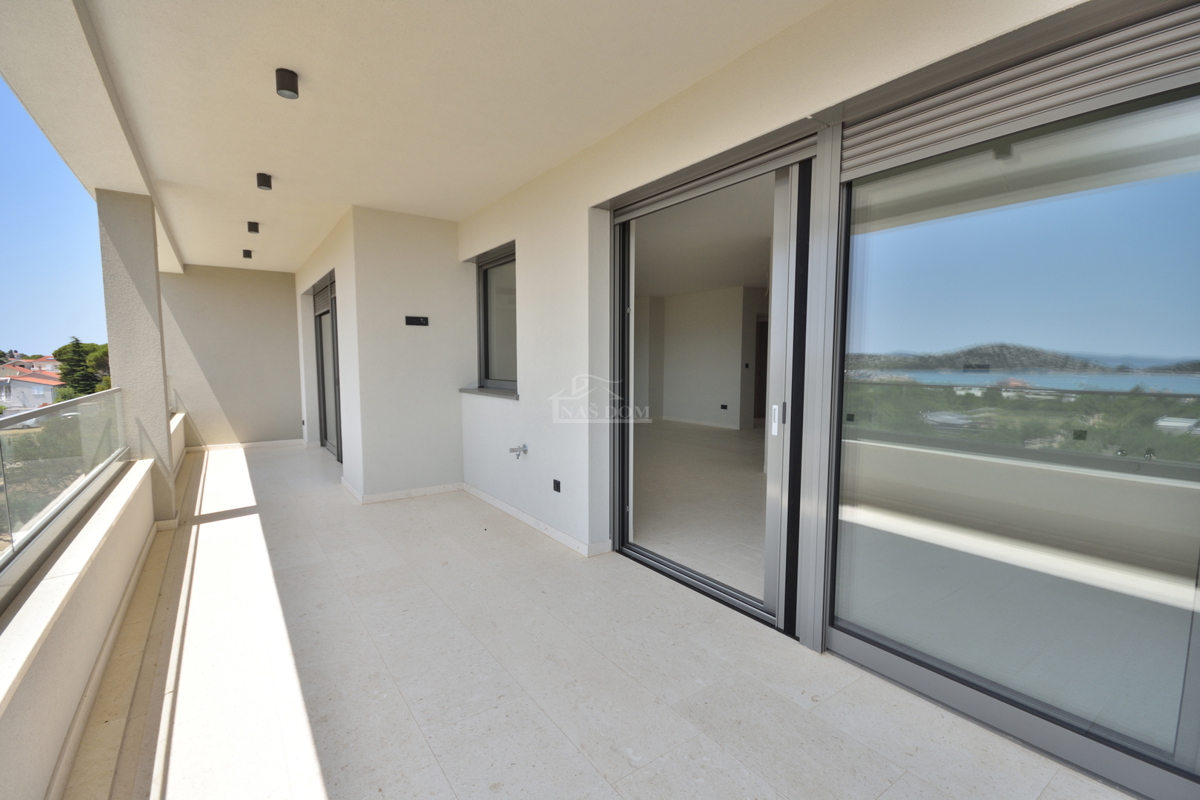 Tribunj - Stanovanje S6 z odprtim pogledom na morje, 400 m od plaže