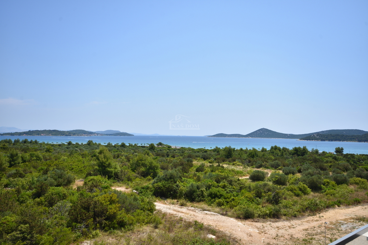 Tribunj - Stanovanje S6 z odprtim pogledom na morje, 400 m od plaže