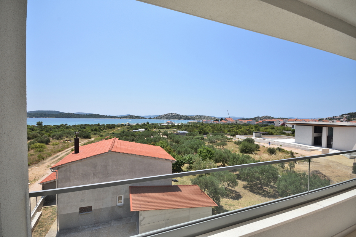 Tribunj - Stanovanje S6 z odprtim pogledom na morje, 400 m od plaže