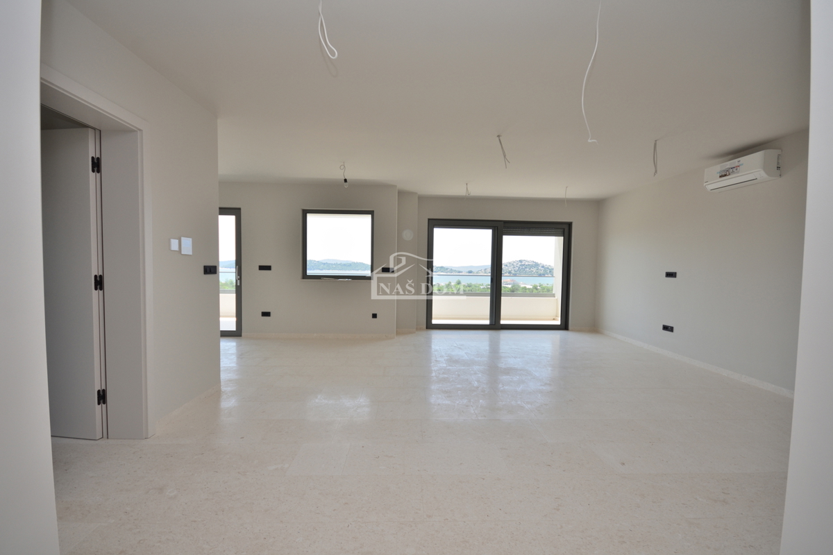 Tribunj - Stanovanje S6 z odprtim pogledom na morje, 400 m od plaže
