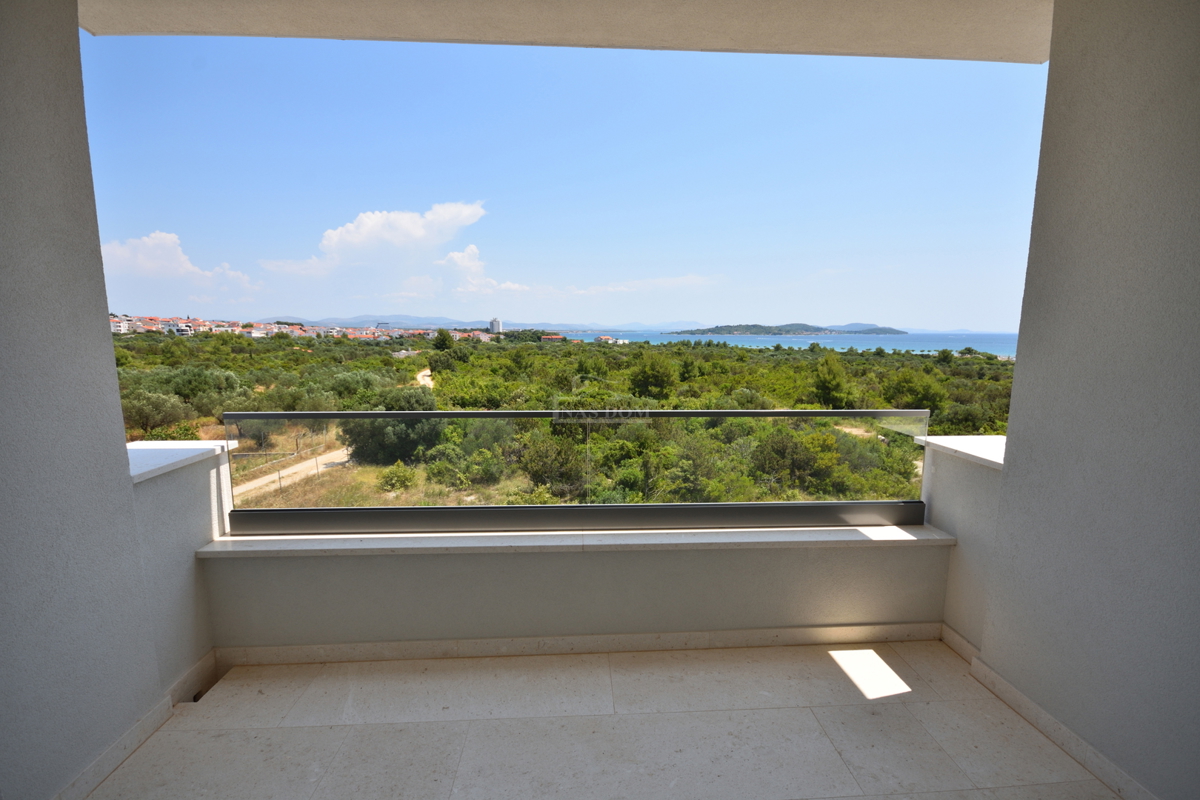 Tribunj - Stanovanje S6 z odprtim pogledom na morje, 400 m od plaže