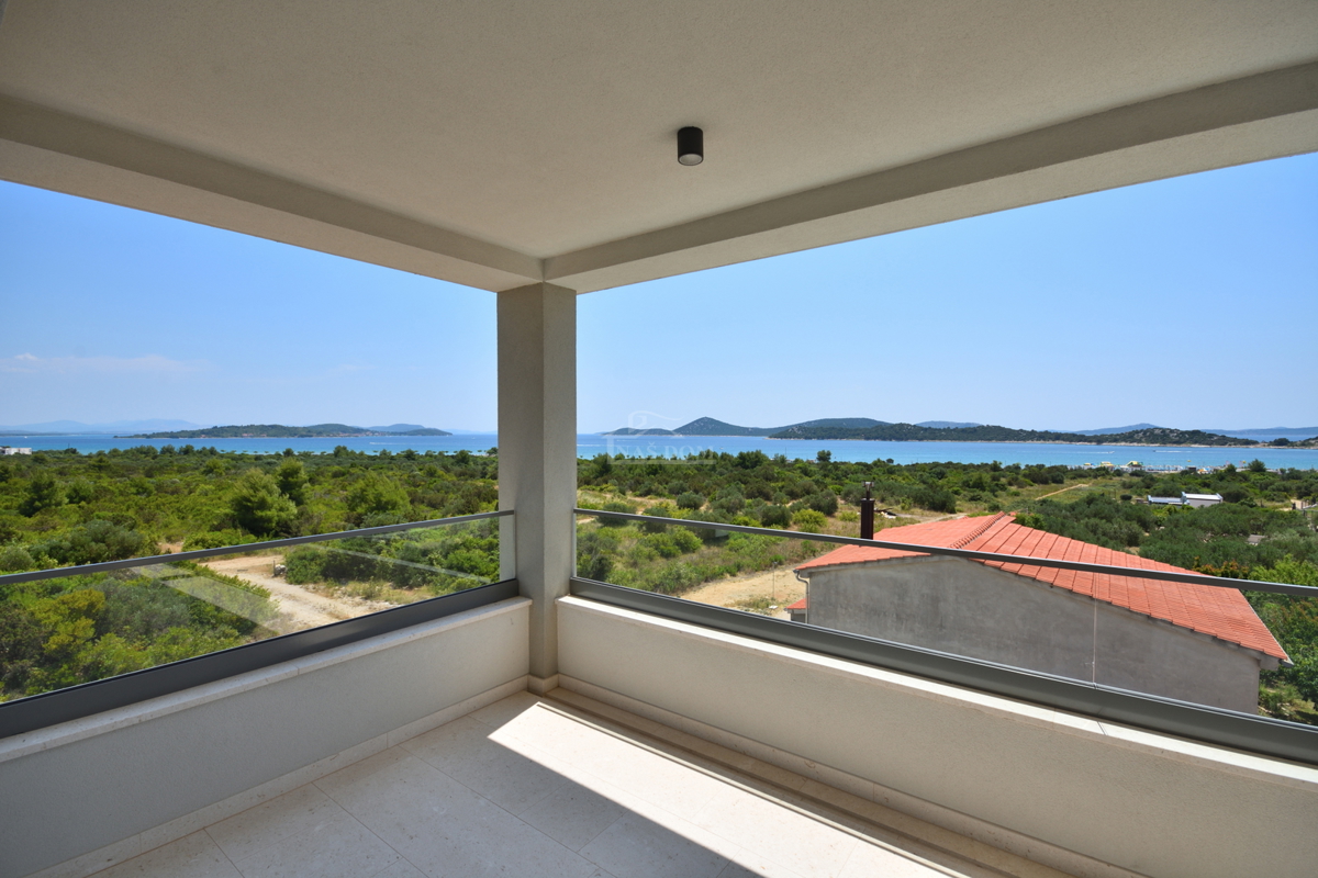 Tribunj - Stanovanje S6 z odprtim pogledom na morje, 400 m od plaže