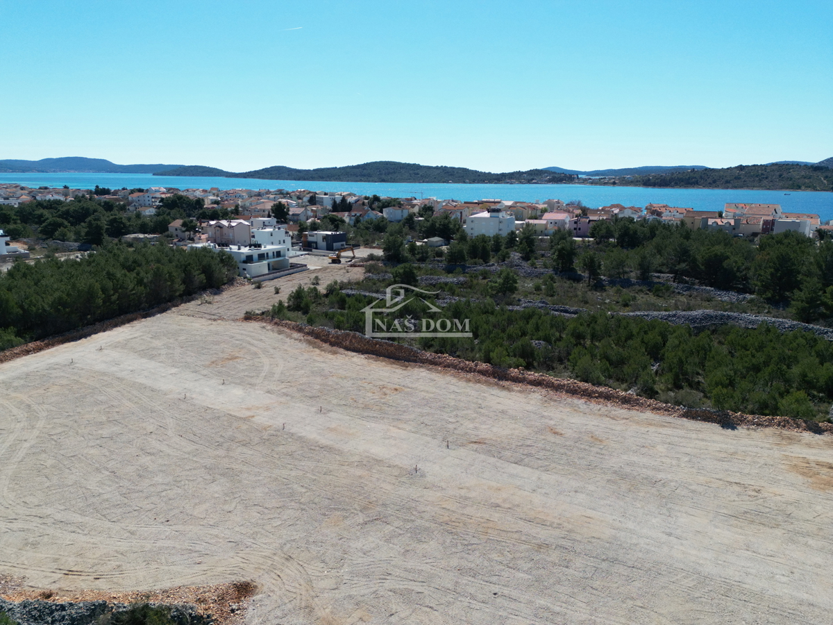 Vodice, Srima - gradbeno zemljišče 400 m od plaže