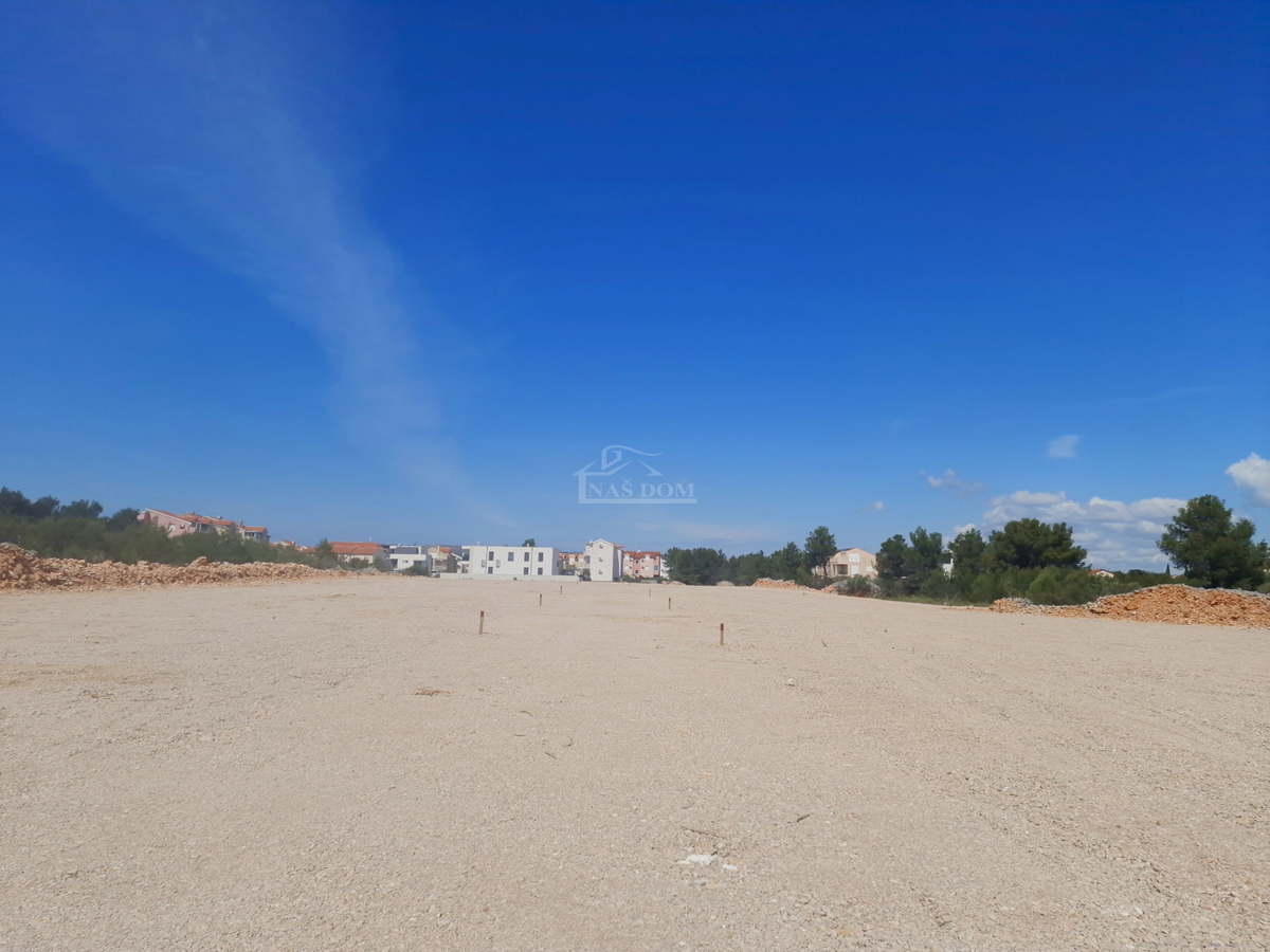 Vodice, SRIMA - gradbeno zemljišče 550 m od plaže