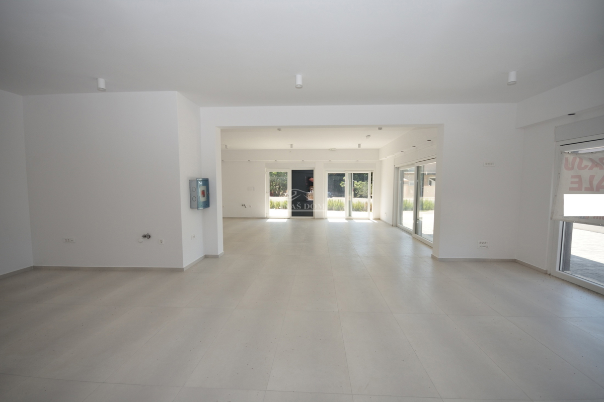 Srima - Poslovni prostor PP1, prvi trak do morja