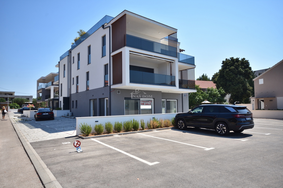 Srima - Poslovni prostor PP1, prvi trak do morja