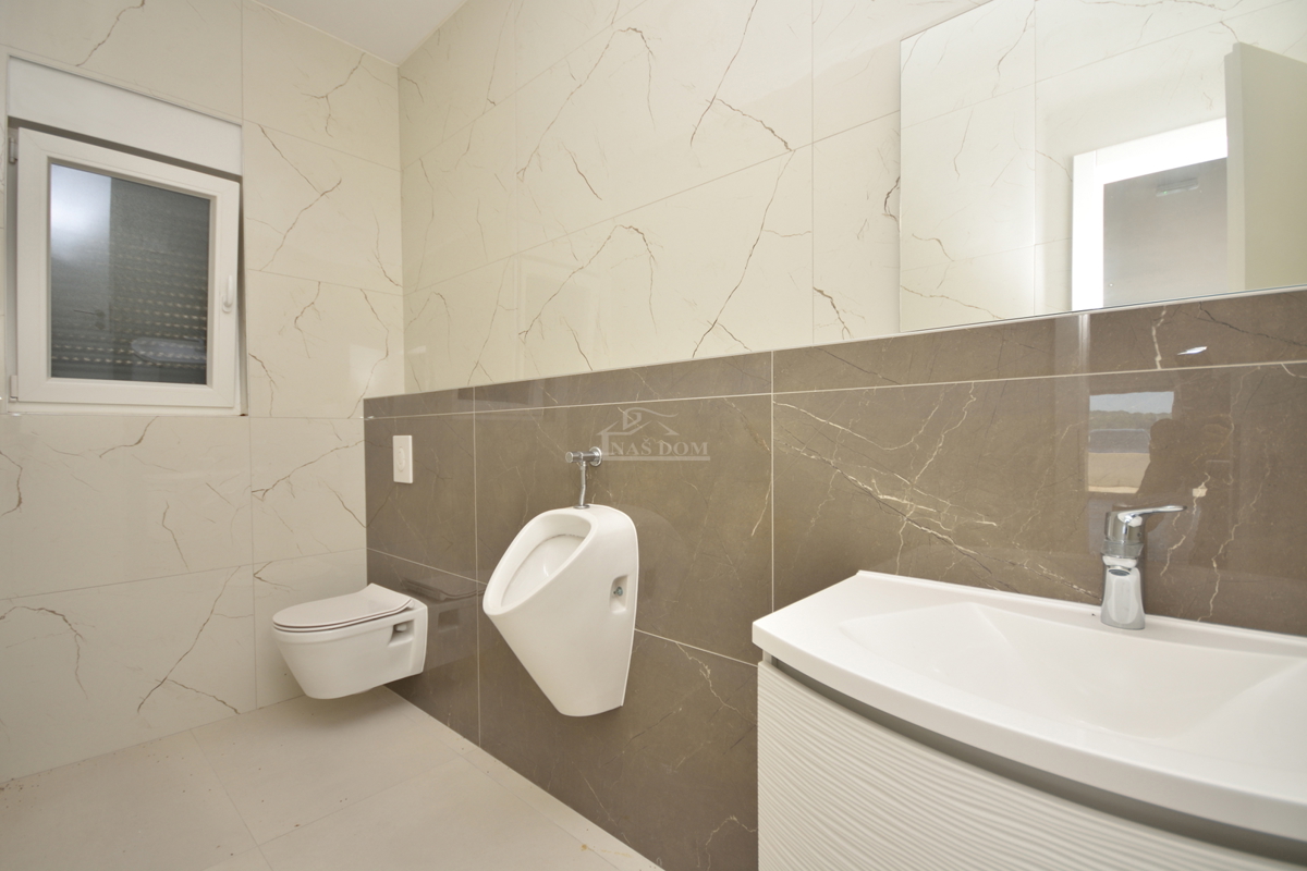 Srima - Poslovni prostor PP1, prvi trak do morja